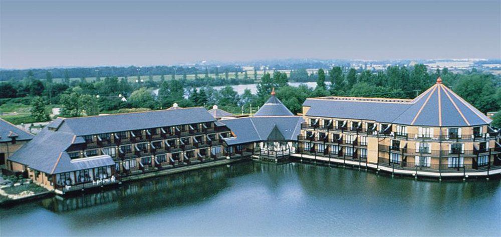 Reading Lake Hotel Exterior photo