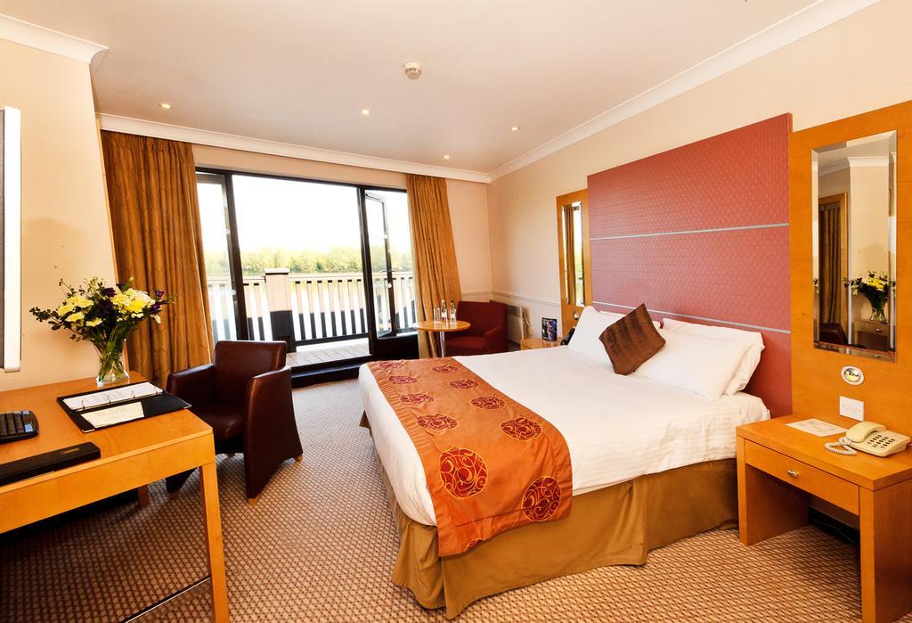 Reading Lake Hotel Room photo